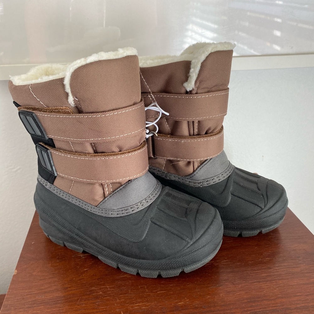 NWT‼️ Cat & Jack kids winter boots moon boots
